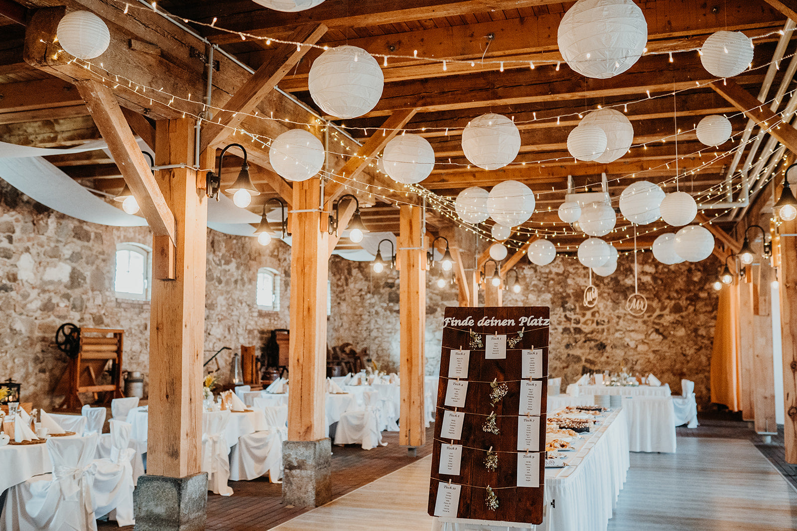Dekorative Licht- und Beleuchtungselemente zum Mieten für stimmungsvolle Events in Berlin