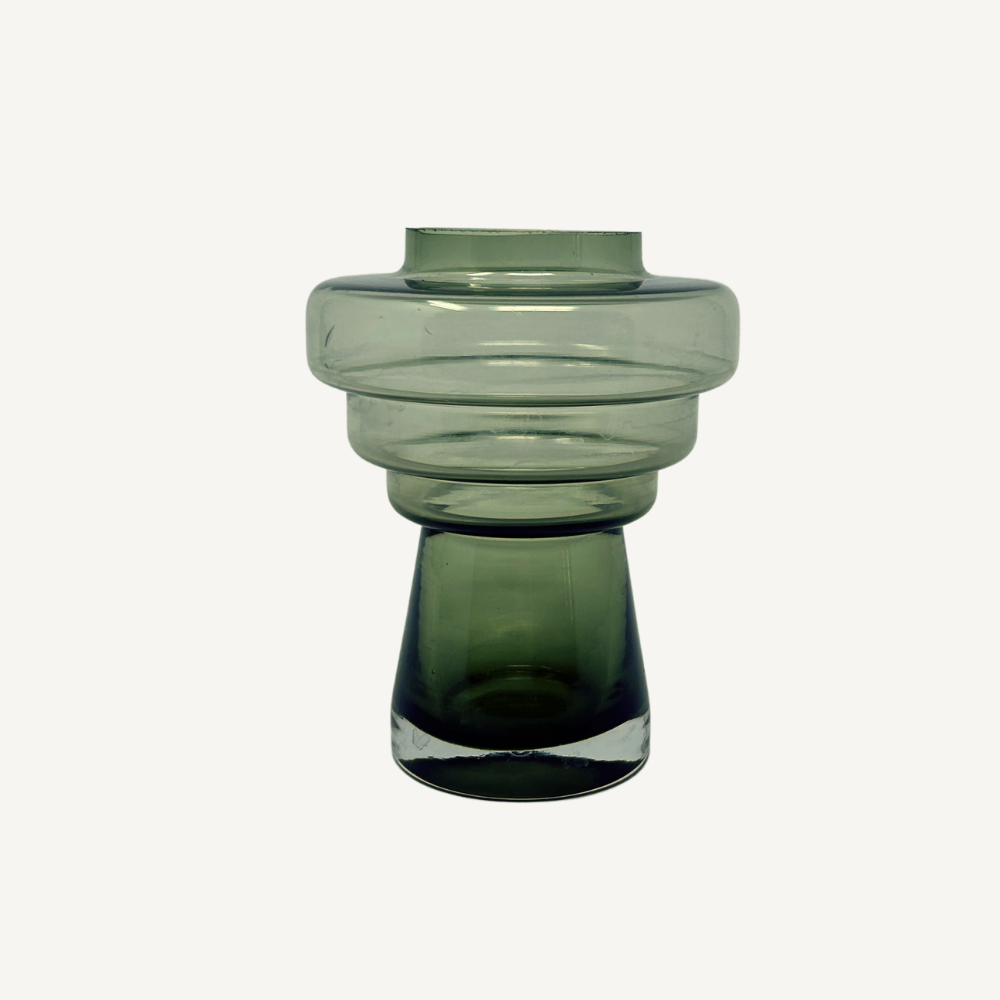 Glasvase Grün – skulpturale Form Retrostil – 2 Varianten