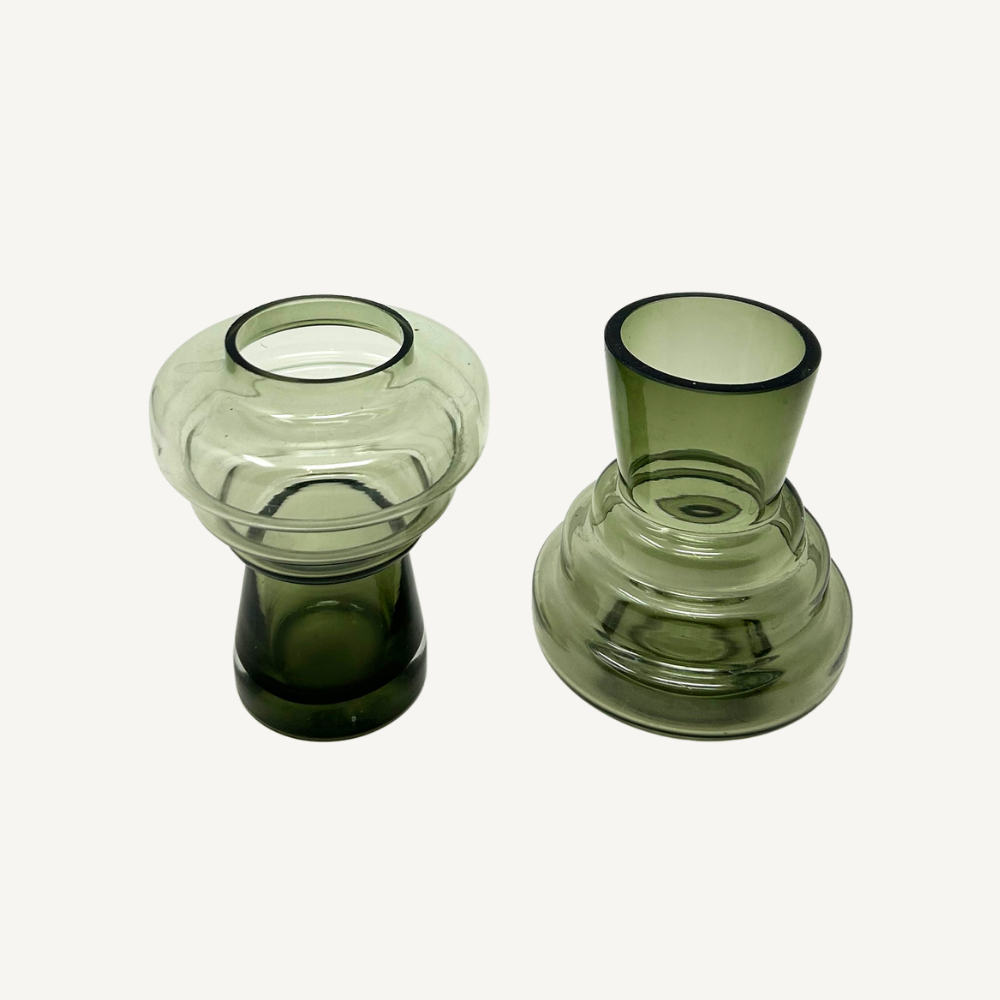 Glasvase Grün – skulpturale Form Retrostil – 2 Varianten