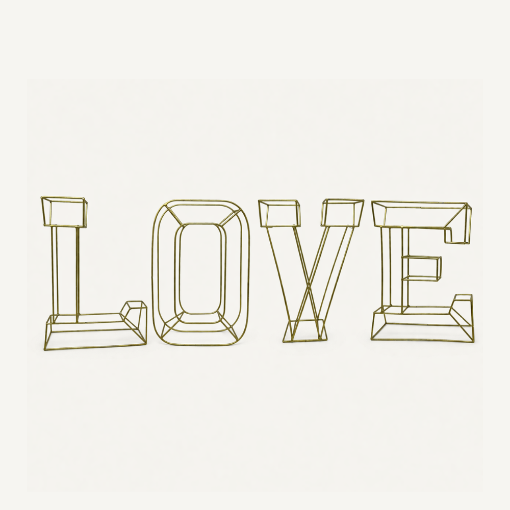 Metallbuchstaben LOVE Gold – 4 Einzelbuchstaben Mieten
