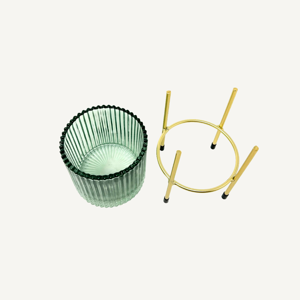 Glas-Windlicht & Vase mit Goldständer – Salbeigrün gerillt