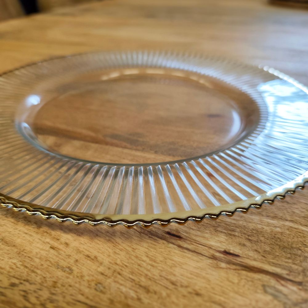 Glasteller „Rillen“ – Platzteller klar mit Goldrand
