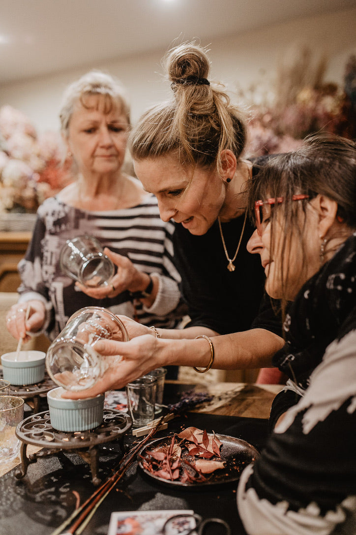 DIY Kerzen Workshop Berlin – Kerzen mit Sojawachs Trockenblumen herstellen
