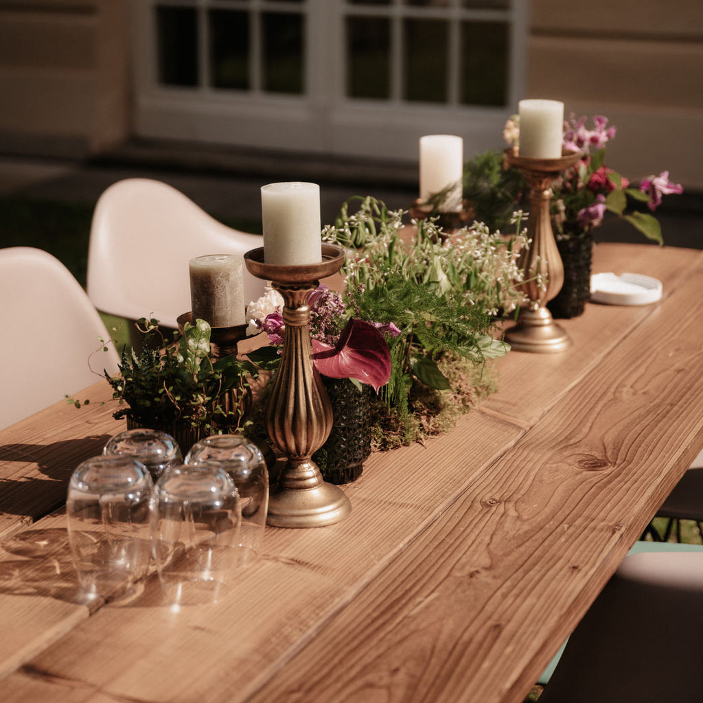 Goldener Kerzenhalter im klassischen Design – Deko für Dinner und Gala in Berlin & Brandenburg